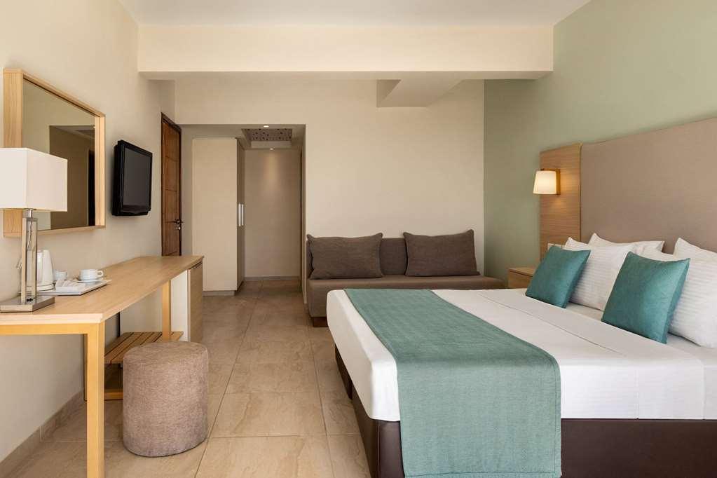 Ramada Hotel & Suites By Wyndham Айя-Напа Номер фото